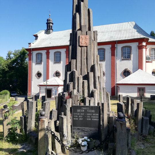 Pomník padlým na náměstí Míru v Kamenickém Šenově