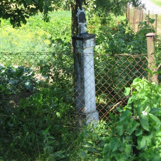 Boží muka u místní komunikace jihozápadně od Mrákova