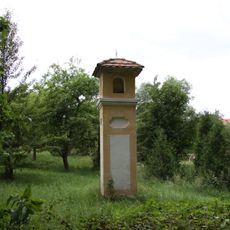 Boží muka na návsi v Hluboši