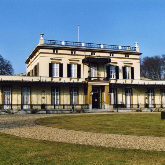 Witgepleisterde villa