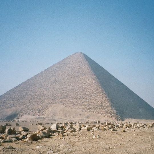 Rode piramide van Snofroe