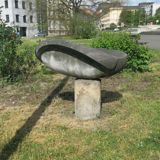 Kamenná plastika na křižovatce ulic Na Kocandě a Na Valech v Litoměřicích