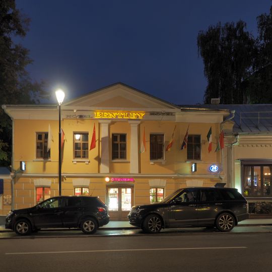 Западный флигель