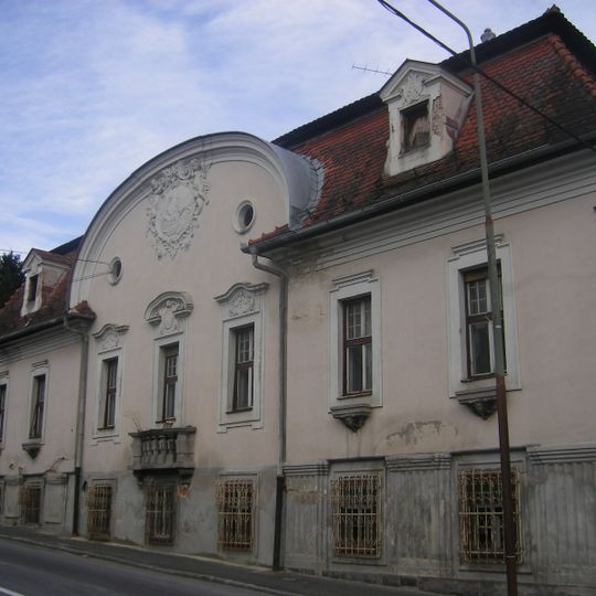 Dvorec Mariborska 16