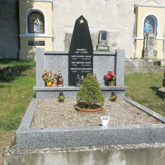 Pomník padlým rudoarmějcům na hřbitově v Jestřebí