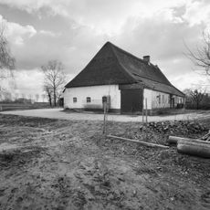 Dorpswoning met zadeldak tussen zijtopgevels