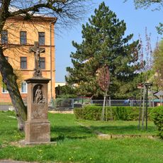 Kříž na návsi v Jeníkově