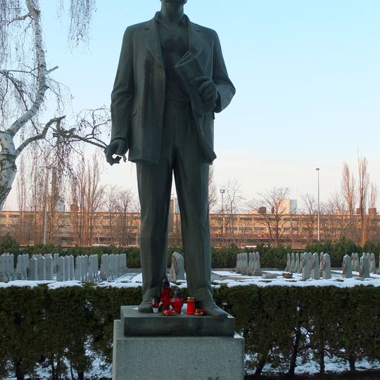 Pomník Julia Fučíka na Olšanských hřbitovech