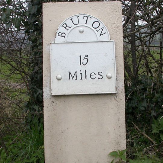 Milestone, 100m E jcn road to Norton Bavant 50m E of Langleys Gore
