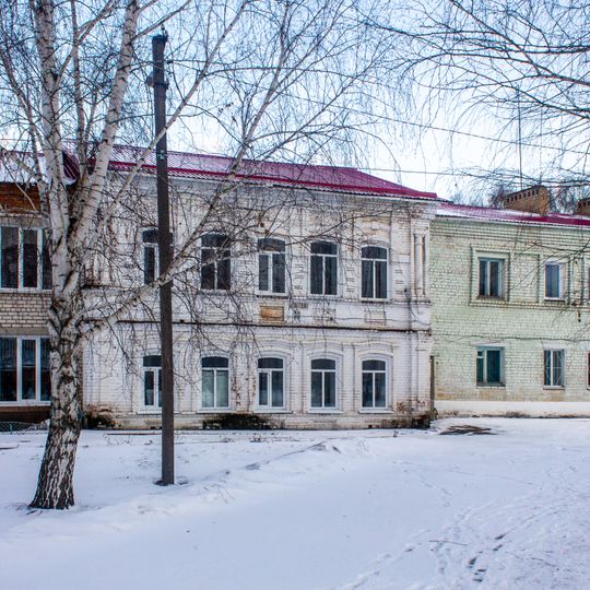 Здание школы, где в 1918-1925 гг. преподавал художник Л.А. Хныгин