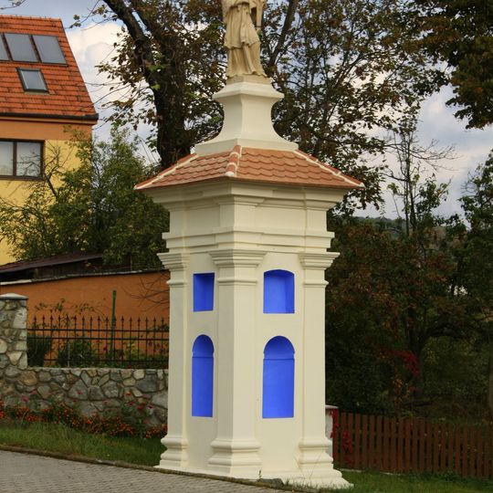 Boží muka se sochou svatého Jana Nepomuckého