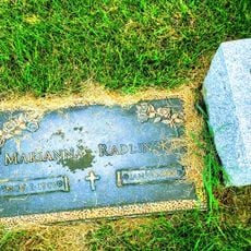 Holy Cross Cemetery