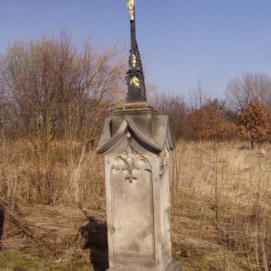 Kříž na návsi v Kamení