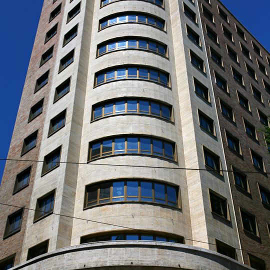 Piazza IV Novembre 3