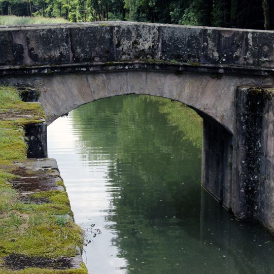 Bogenbrücke der Schleuse 44