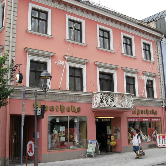 Wohn- und Geschäftshaus