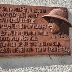 Pamětní deska Aleše Drvoty ve Strašnicích