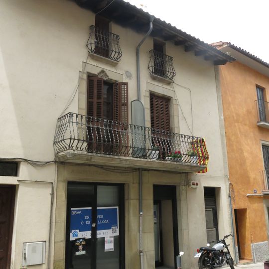 Façana del segle XVIII al carrer Major, 42