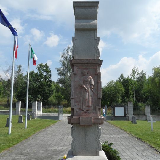 Pomník padlým na mezinárodním hřbitově v Milovicích