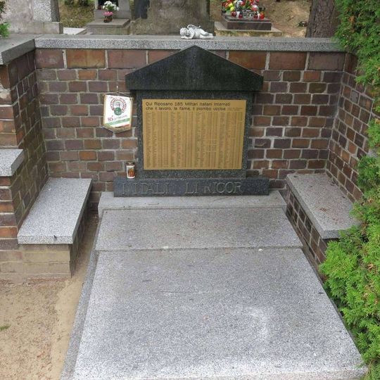 Pomník zemřelých italských zajatců z 1.světové války na hřbitově v Mostě