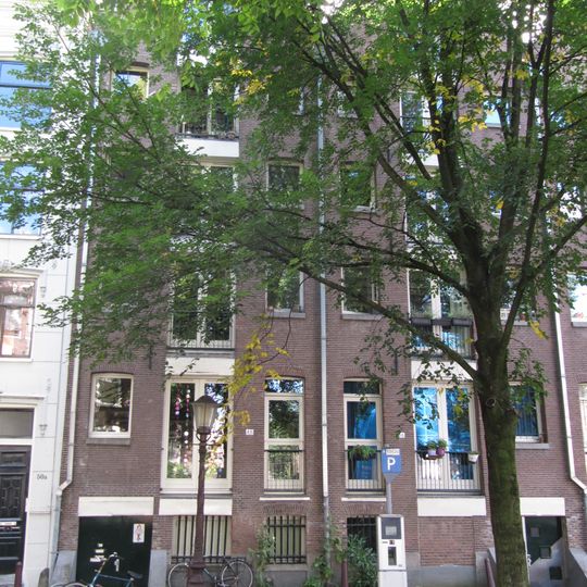 Pakhuis met puntgevel