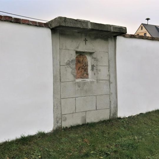 Kaplička XIII. zastavení křížové cesty v Bílém Kostele nad Nisou