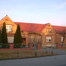 Bauernhof mit Wohnhaus, Torhaus, Seitengebäude und Scheune Lindenweg 4 (Kühnicht)