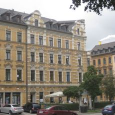 Mietshaus in geschlossener Bebauung mit Vorgarten Wilhelm-Külz-Platz 9a
