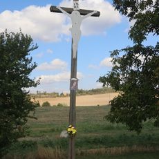 Kříž u silnice východně od Výčap