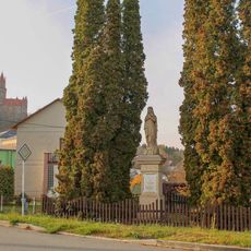 Socha Panny Marie v Bouzově na rozcestí