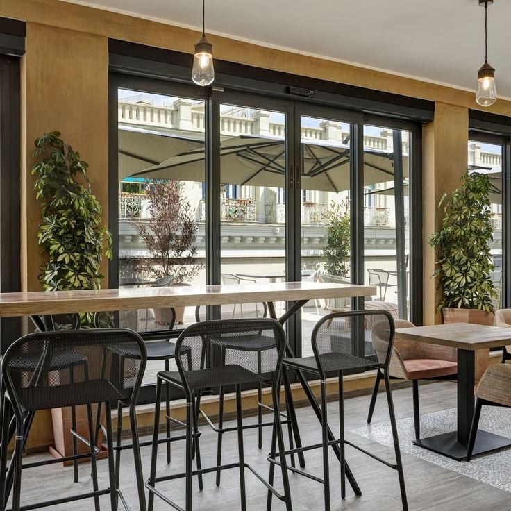 Mun Rooftop Cocktail Bar