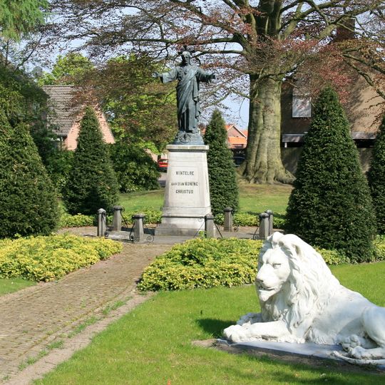 Statue of Sacred Heart of Jesus Christ
