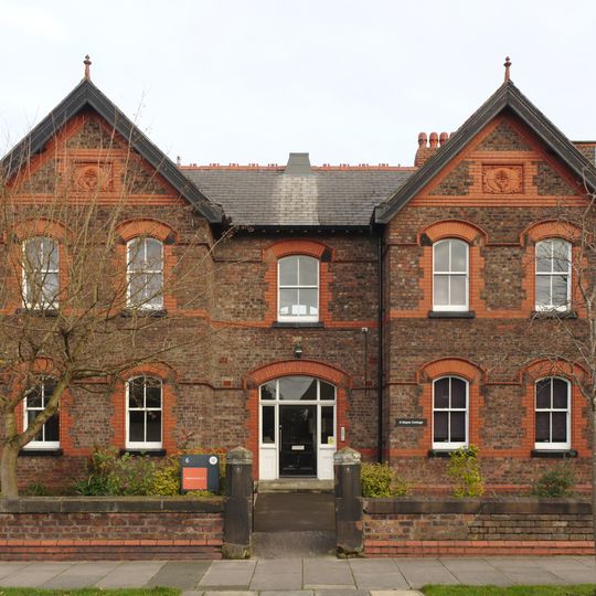 6 New Hall, Longmoor Lane