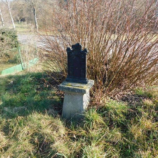 Fragment kříže v Pyšelích na Pražské ulici