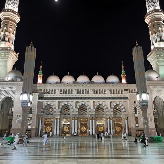 Luxurious Al Rawdah Suites