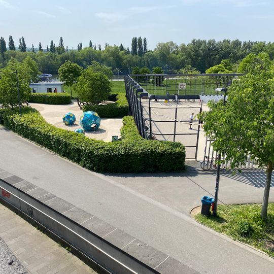 Spielplatz im Osthafenpark