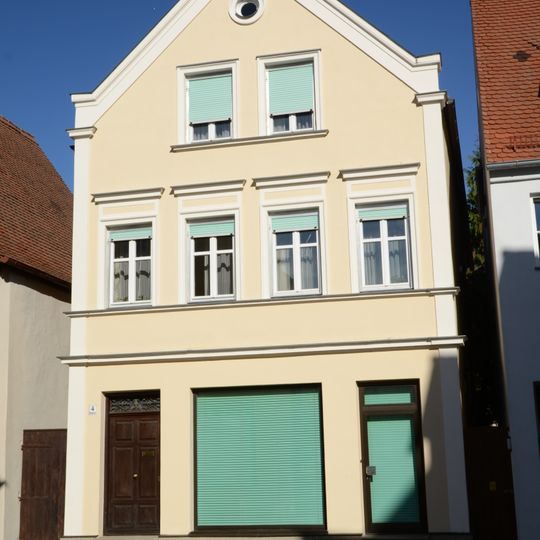 Wohn- und Geschäftshaus