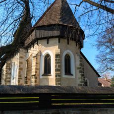 Roubené ohrazení areálu kostela svatého Bartoloměje v Kočí