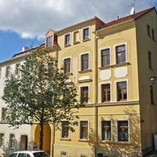 Wohnhaus in nach links in geschlossener Bebauung, Eckhaus zum Luthersteig Schanze 10