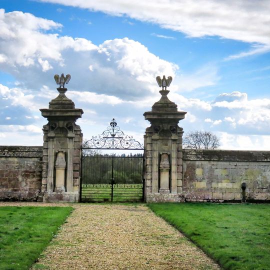 Walls, gatepiers and entrance gates to Thorpe Hall