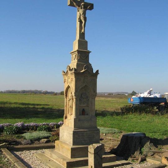 Boží muka západně od Ovčár při silnici na Mělník