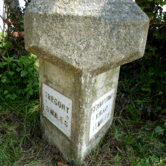 Milestone, Tregoose, S of A390 crossroads