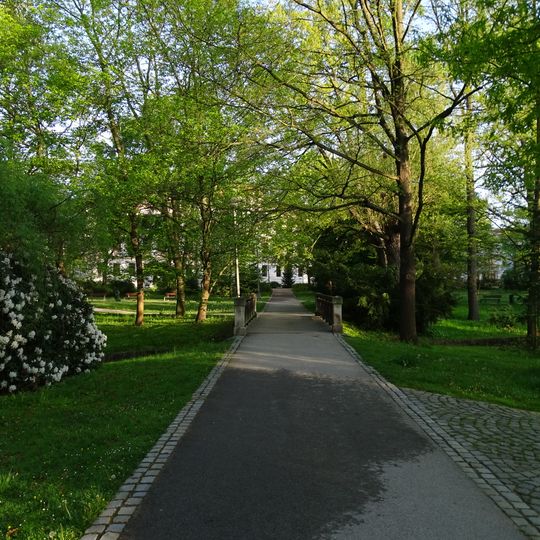 Severní můstek přes Spolský potok v Komenského sadech v Třeboni