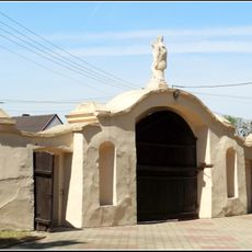 Brama w murze kościelnym kościoła św. Stanisława w Żytowiecku