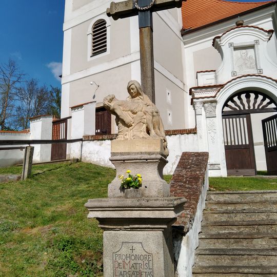 Kříž s pietou v Doudlebech