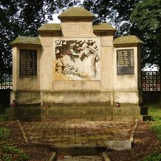 Pomník padlým západně od Obrataně