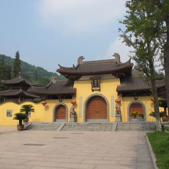 Huguo Temple