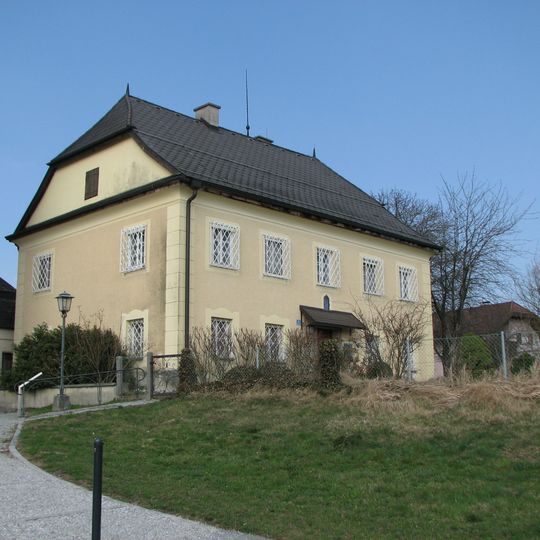 Pfarrhof, Rektoratshaus