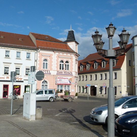 Wohnhaus in halboffener Bebauung und Ecklage Markt 11