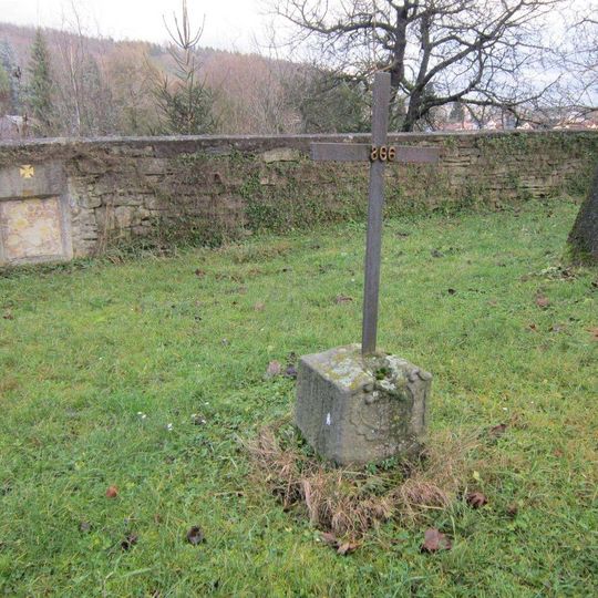 Kříž za kostelem v Malé Skalici